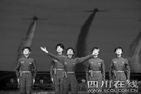 陶佳莉出席余旭追悼会