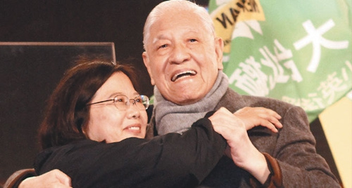 李登辉批蔡英文没决断力与勇气支持度还会下跌