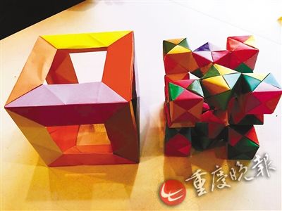 梅宗庭用一张大白纸折的敞篷车 开栏语 有人做一碗面做了一辈子,有人穷尽一生追求一项真理,有人埋头数年只为一门手艺只想做好一件事,心无旁骛。 时间是最好的见证,用心慢下来做一件事,这也许是时间能见证的东西,这也是匠心修得的一种品质。每个行业的每个人,都可以成为这样的匠人。