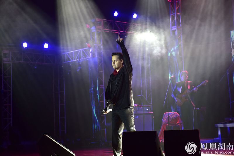 海豚音是什么腔 0c8cacc3-bf20-404d-8d72-5f9f6281f1ca_size44_w800_h533.jpg