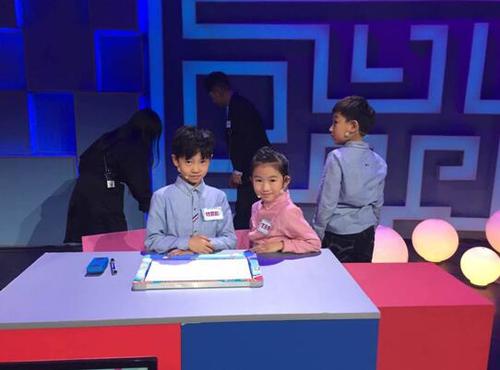 童星时政糍受邀参加《脑洞大开》节目录制