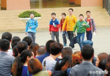 四川省教育厅: 严禁非法组织六年级学生参加排