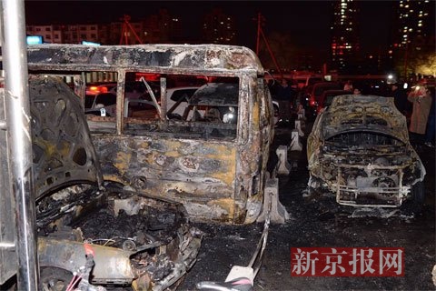 北京科怡路地铁站附近一停车场发生火灾 5车被