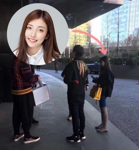 思聪总裁忙工作 女宠豆得儿随行小鸟依人