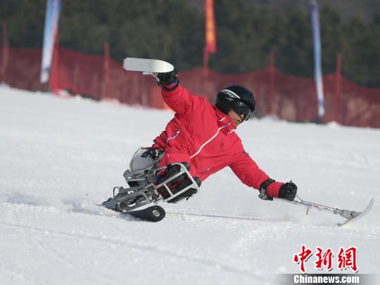 3日，首届中国残疾人冰雪运动季暨延庆区第31届冰雪欢乐节在京启动。　刘平 摄