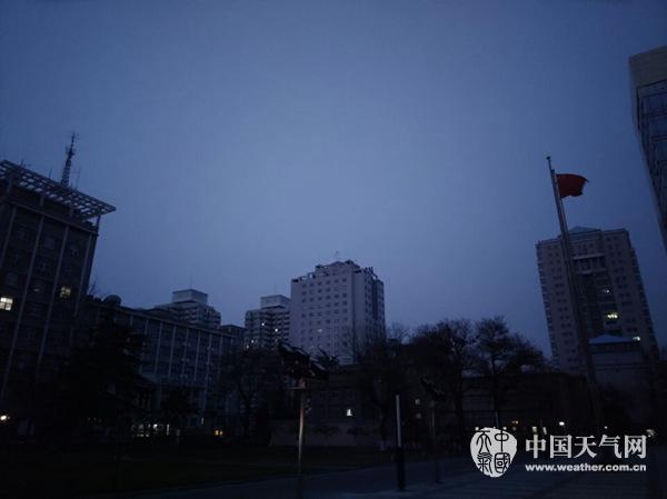 12月5日7时，北京海淀能见度好转。