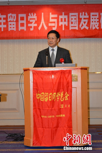 图为中国驻日使馆胡志平公参致辞。