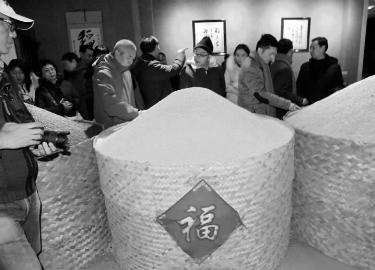 代表们参观中国方正稻作博物馆 新文化记者 李德庆 摄