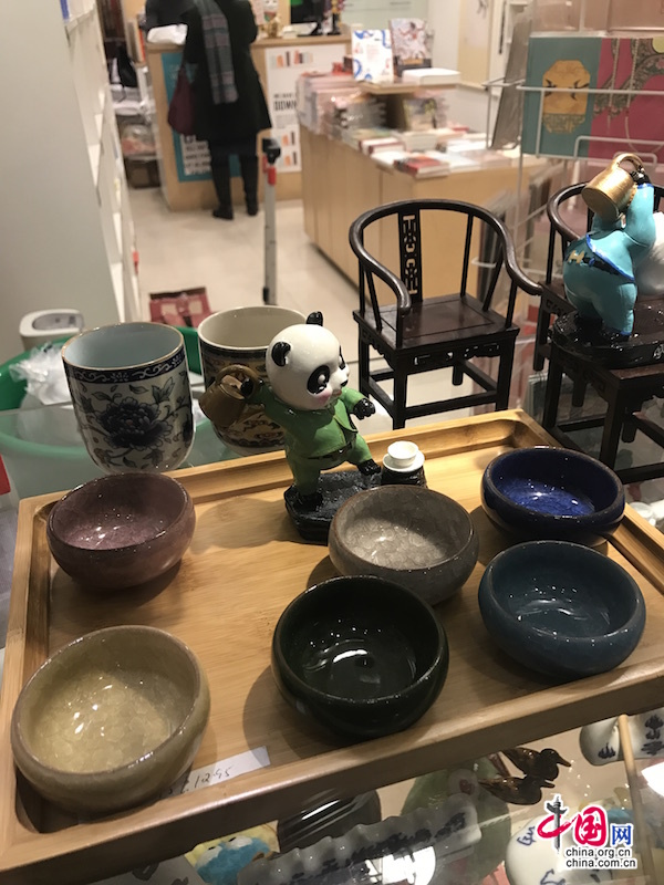 光华书店一角。