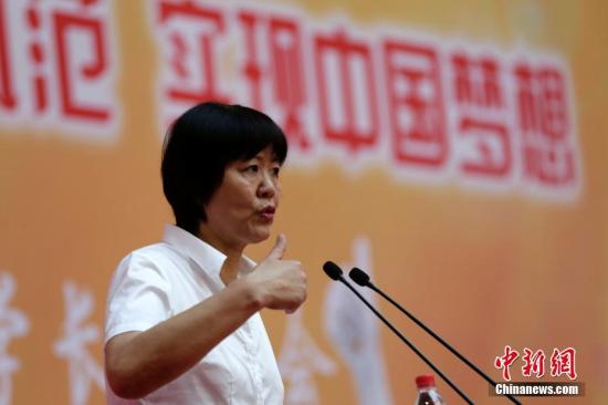 两代女排功勋教练对话 郎平称自己是袁伟民关