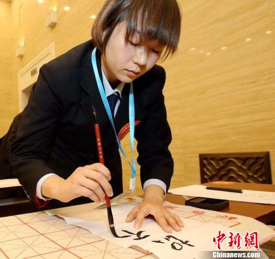 图为卫艳茹参加北京市第四届职业技能大赛殡仪服务员决赛，获得第二名。　采访对象供图