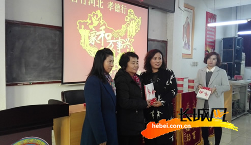 河北省教育基金会向定州实验小学捐赠500本图
