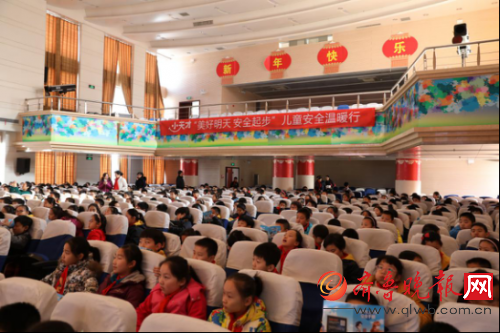 儿童安全温暖行第二季 小天才电话手表走进河南