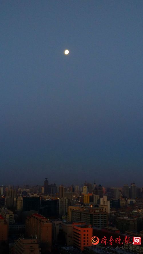 月亮很亮