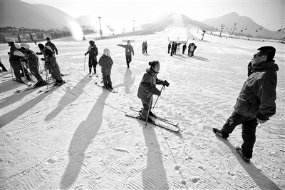 京津冀滑雪专线开通 摆渡三地雪客