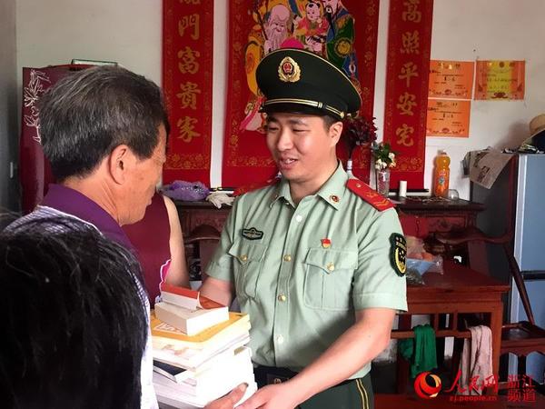 邹宁浩热爱消防宣传工作