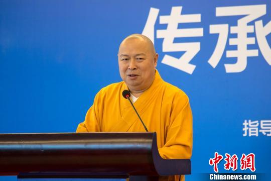 图为中国佛教协会副会长、海南省佛教协会会长印顺大和尚发表主旨演讲。洪坚鹏　摄