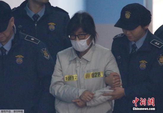 韩媒：崔顺实否认一切罪名 称未曾与朴槿惠共谋