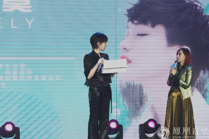 莫龙丹首度《寂寞》发声 宋柯冬日送温暖