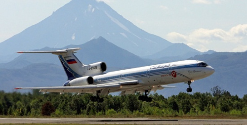 俄军机失事：搜救人员发现机上人员物品及部分机身