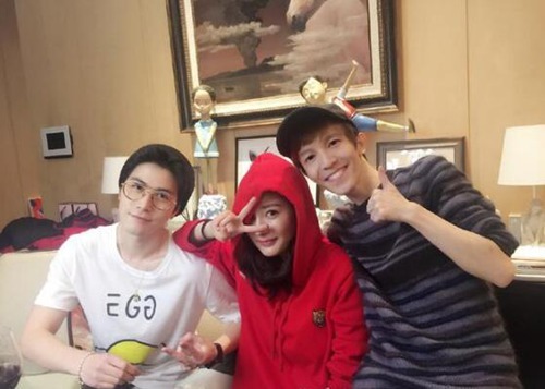 杨幂过节不回家，竟和这个男人一起跨年 (组图)