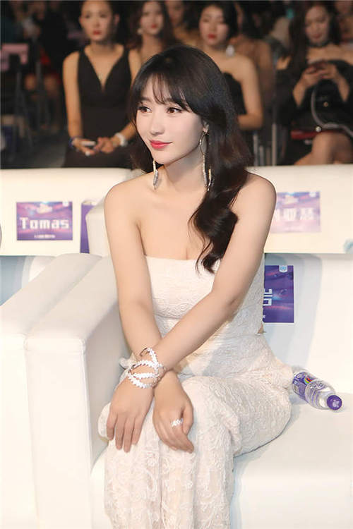 人人公司ceo陈一舟携宅男女神柳岩,实力派歌手阿牛,人气小花旦蒋梦婕