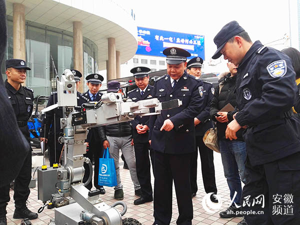 安徽省副省长、公安厅厅长李建中在活动现场