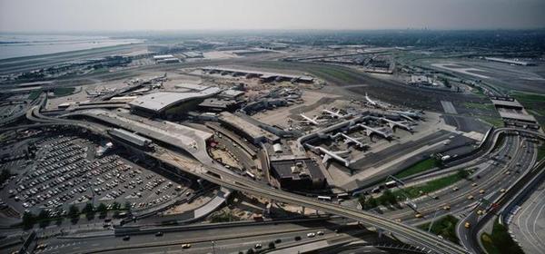 cuomo 表示翻修肯尼迪机场有一大原因是同在皇后区的拉瓜迪亚机场容