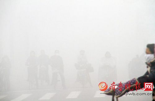 聊城雾霾天气再度来袭 局部能见度小于50米