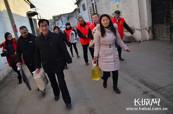 春节将至 河北爱心无限网走访慰问无极县困难