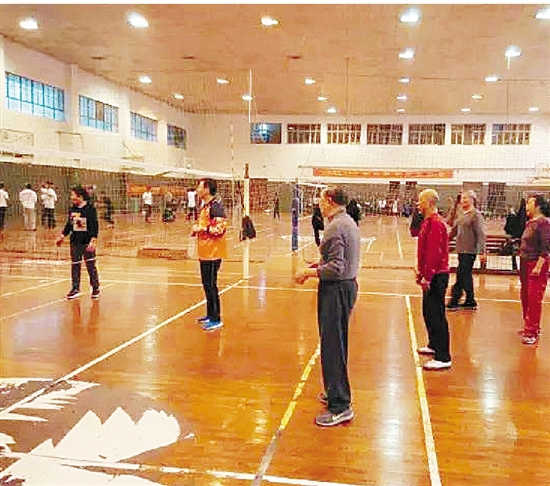 他当运动员时,排球还是9个人打_凤凰资讯