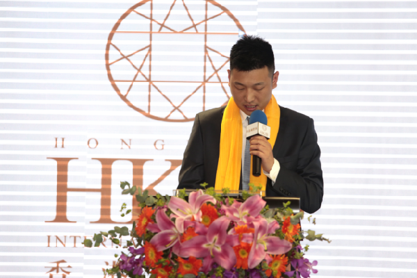 洛家军老总_何洛洛