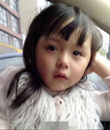 刘楚恬,一个5岁的小女孩,最近在网路上引起人们广泛关注.