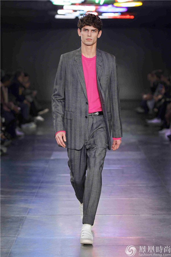 明骚的色彩配格子元素 AMI最新系列在巴黎发布