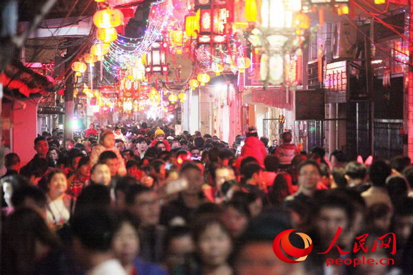 海口府城元宵换花节活动现场.