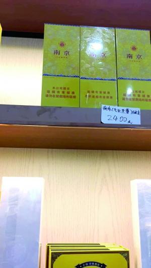 "专供出口","特供","白皮烟",部分香烟零售商靠这些字眼为香烟"镀金"