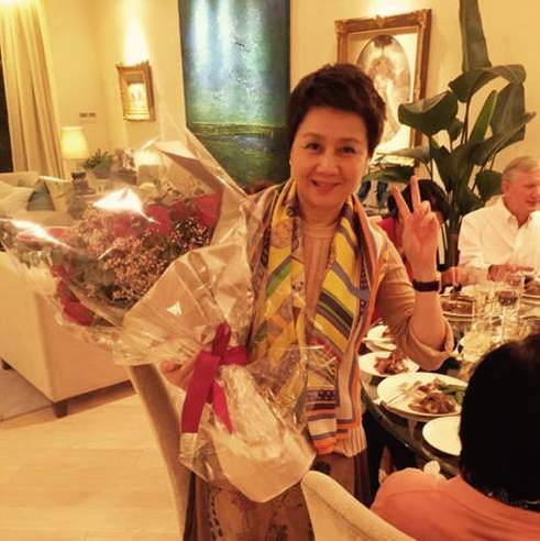 赌王独宠梁安琪?何鸿燊与四太及女儿过情人节(图)