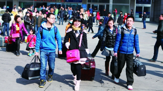 上海铁警提醒开学在即大学生返校途中应掌握