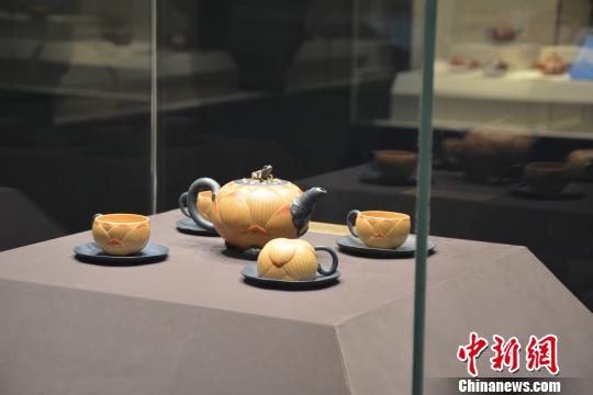 图为展品荷花茶具。 浙江省博物馆 供图