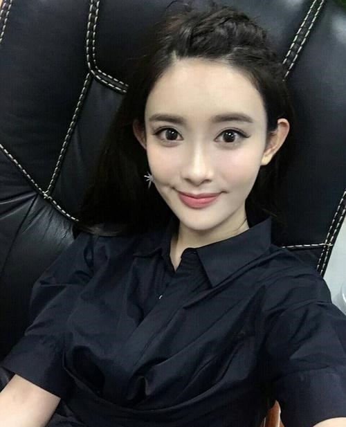 湖南台新捧花旦,长相酷似娜扎,与袁咏仪争吵惹