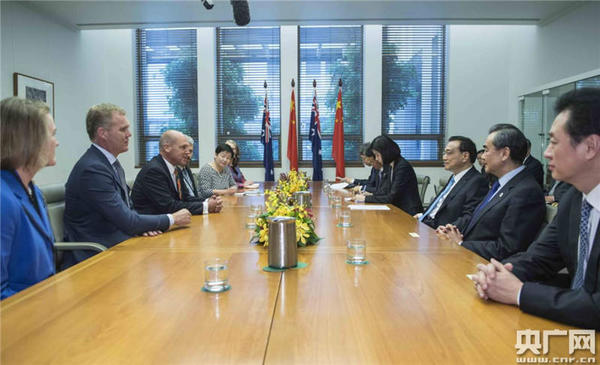 当地时间3月23日下午，李克强总理会见澳大利亚联邦议会参议长帕里和众议长史密斯