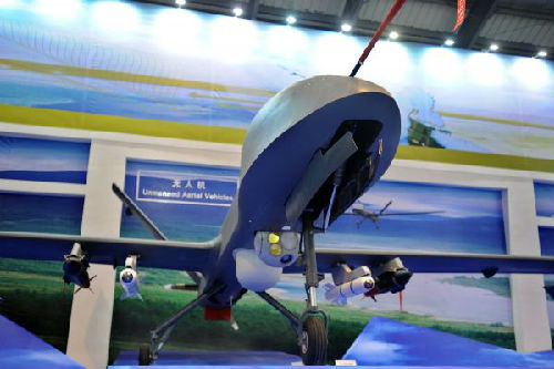 这是珠海航展上展出的彩虹-4（CH-4）无人机系统。新华社记者 刘大伟 摄