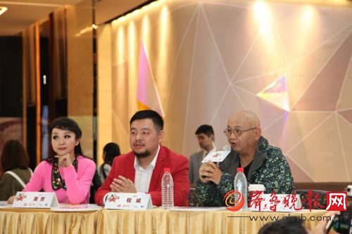 著名媒体人陈扬（右一）、广州广播电视台著名主持人黄芳（左一）、威朋集团董事长、比格秀创始人程威（左二）