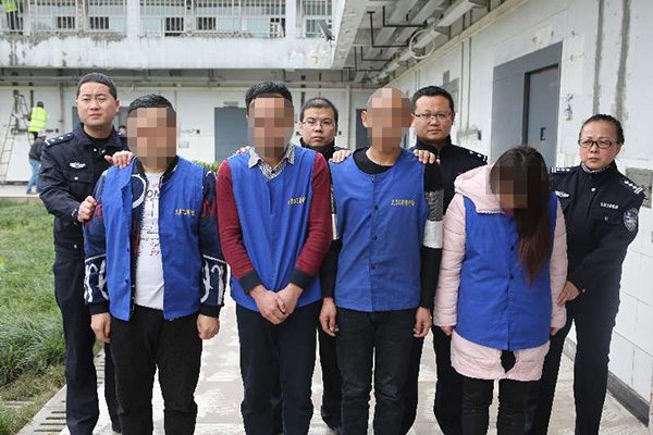 重庆一民警跨省追捕电信诈骗团伙时牺牲,母亲