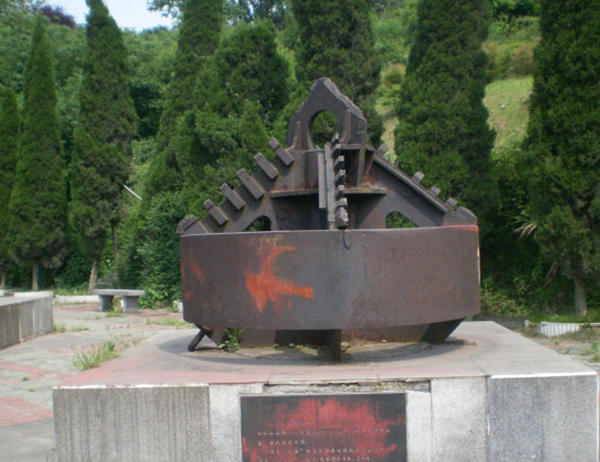 当时建桥用的钻头。图片来自网络