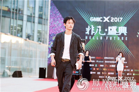 演员高华阳受邀出席GMIC大会 与各界大咖同台颁奖