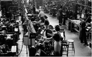 二战期间加拿大兵工厂工人 图片来源于网络
