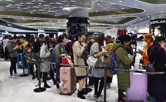 韩国的春天回来了?免税店重现中国顾客排队