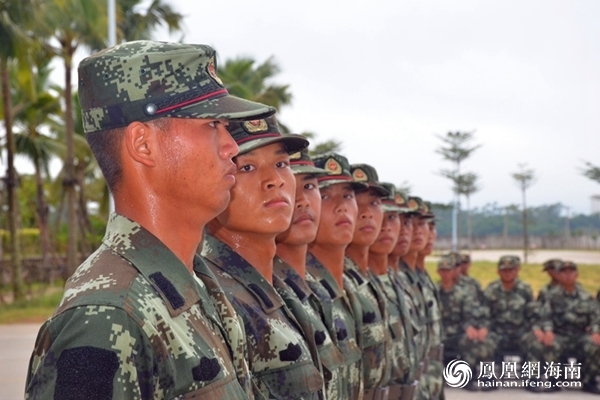 海南公安边防总队训练基地首次组织200余名新兵进行军事训练