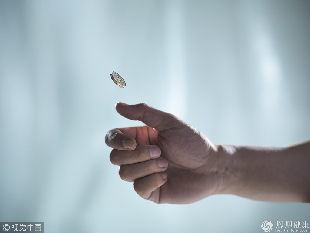 用硬币刮这里，不到3天，五脏六腑的毒素自己跑出来了！_手机凤凰网